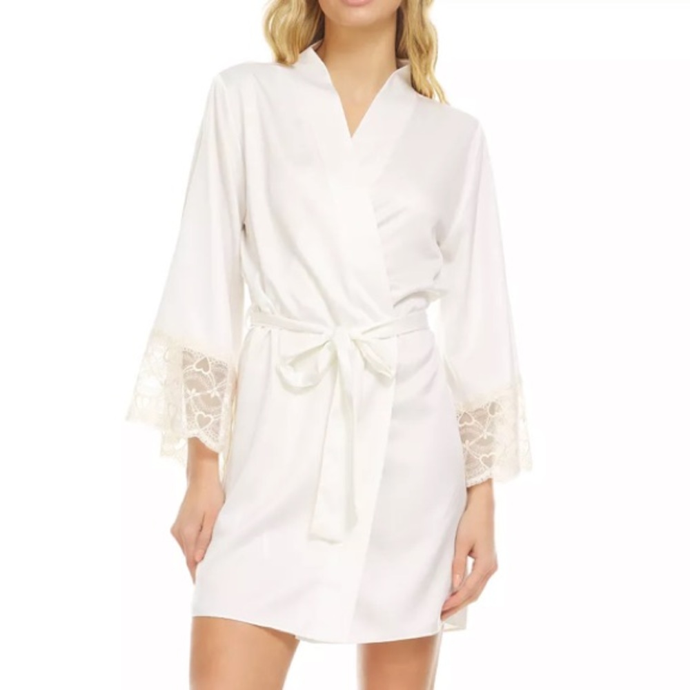 NWT | Flora by Flora Nikrooz | Kit Heart Lace Matte Charmeuse Wrap Robe